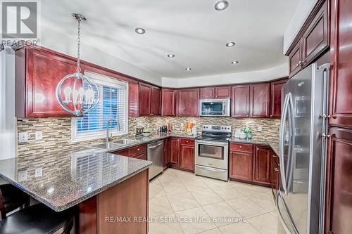 179 Ecclestone Drive, Brampton, ON - Indoor Photo Showing Kitchen With Stainless Steel Kitchen With Double Sink With Upgraded Kitchen