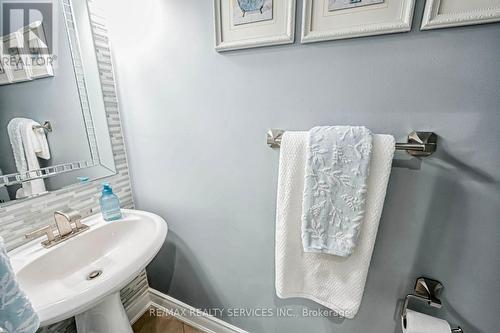 179 Ecclestone Drive, Brampton, ON - Indoor Photo Showing Bathroom