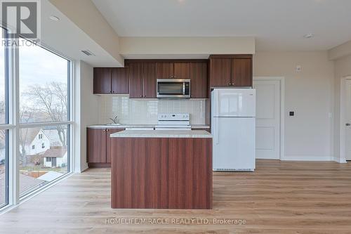 Lp40 - 50 Herrick Avenue, St. Catharines, ON - Indoor Photo Showing Kitchen