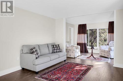 304 - 61 Paffard Street, Niagara-On-The-Lake, ON - Indoor Photo Showing Living Room