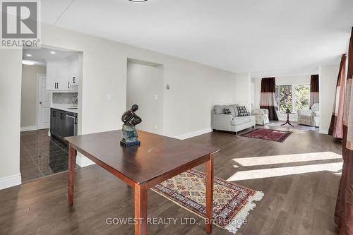 304 - 61 Paffard Street, Niagara-On-The-Lake, ON - Indoor Photo Showing Living Room