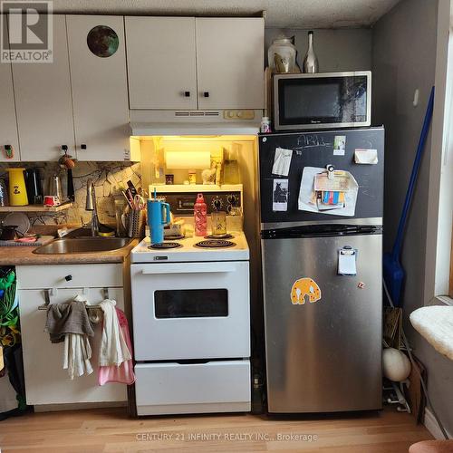 Upper - 121 Elgin Street E, Oshawa (O'Neill), ON - Indoor Photo Showing Kitchen