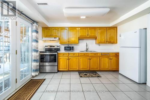 Lower - 268 Greenock Drive, Vaughan, ON - Indoor Photo Showing Kitchen