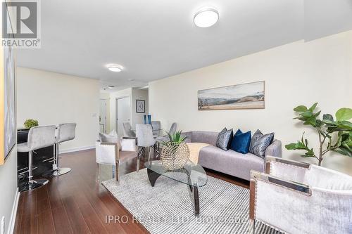 814 - 551 Maple Avenue, Burlington, ON - Indoor Photo Showing Living Room