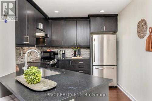 814 - 551 Maple Avenue, Burlington, ON - Indoor Photo Showing Kitchen