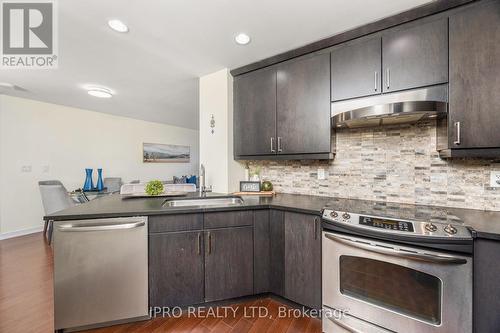 814 - 551 Maple Avenue, Burlington, ON - Indoor Photo Showing Kitchen With Upgraded Kitchen