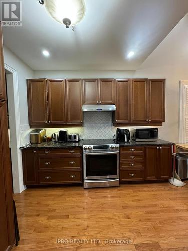 Room 2 - 102 Southlake Boulevard, Brampton, ON - Indoor Photo Showing Kitchen With Stainless Steel Kitchen