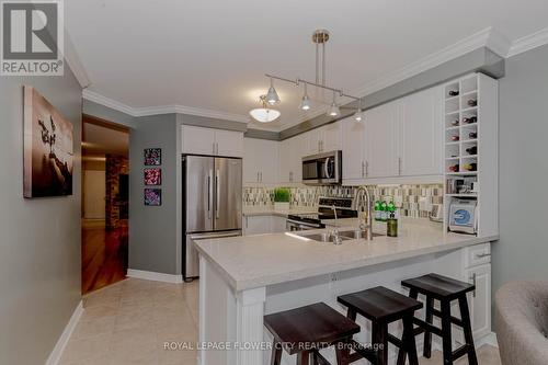 142 Vintage Gate, Brampton, ON - Indoor Photo Showing Kitchen With Double Sink