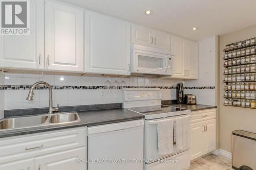 142 Vintage Gate, Brampton, ON - Indoor Photo Showing Kitchen With Double Sink