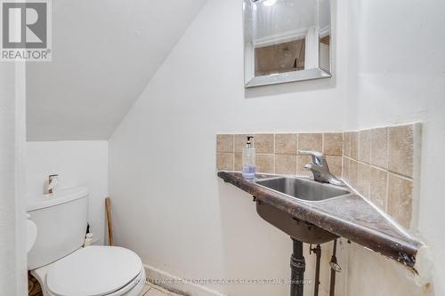 109 Sanford Avenue N, Hamilton, ON - Indoor Photo Showing Bathroom