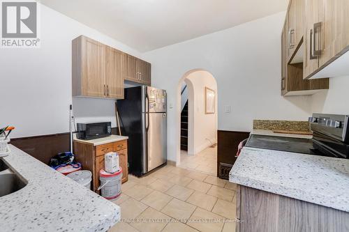 109 Sanford Avenue N, Hamilton, ON - Indoor Photo Showing Kitchen