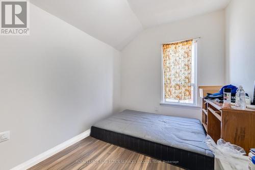 109 Sanford Avenue N, Hamilton, ON - Indoor Photo Showing Bedroom