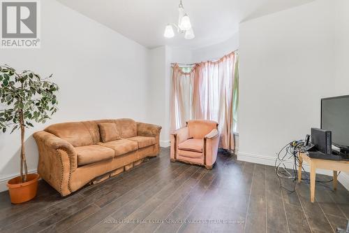 109 Sanford Avenue N, Hamilton, ON - Indoor Photo Showing Living Room