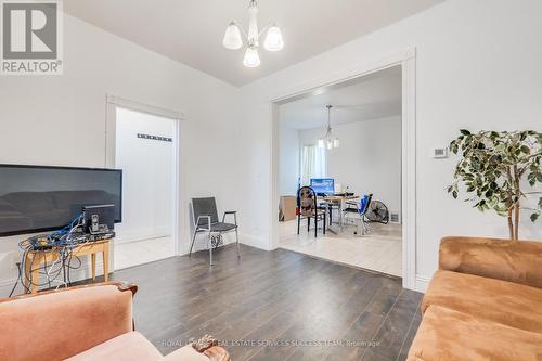 109 Sanford Avenue N, Hamilton, ON - Indoor Photo Showing Living Room