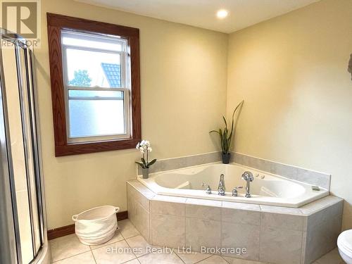 734 5Th Avenue E, Owen Sound, ON - Indoor Photo Showing Bathroom