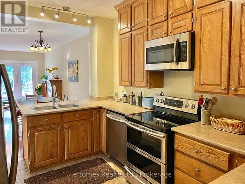 734 5Th Avenue E, Owen Sound, ON - Indoor Photo Showing Kitchen With Double Sink