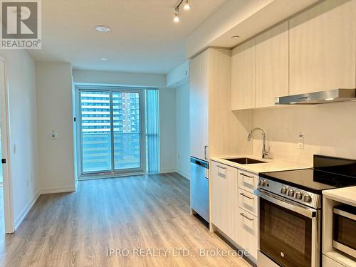 1016 - 195 Commerce Street, Vaughan, ON - Indoor Photo Showing Kitchen