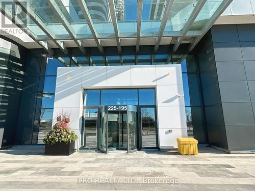 1016 - 195 Commerce Street, Vaughan, ON - Outdoor