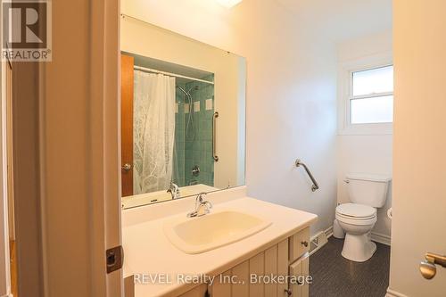 58 Highcourt Crescent, St. Catharines (442 - Vine/Linwell), ON - Indoor Photo Showing Bathroom