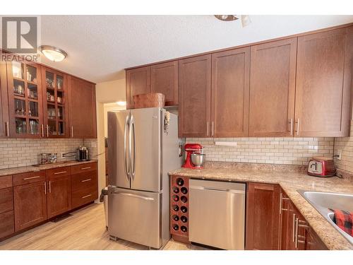 7388 Thompson Drive, Prince George, BC - Indoor Photo Showing Kitchen