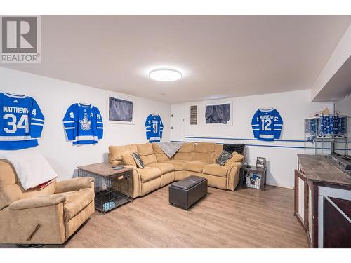 7388 Thompson Drive, Prince George, BC - Indoor Photo Showing Living Room