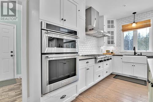 325 William Hay Drive W, Beckwith, ON - Indoor Photo Showing Kitchen With Upgraded Kitchen