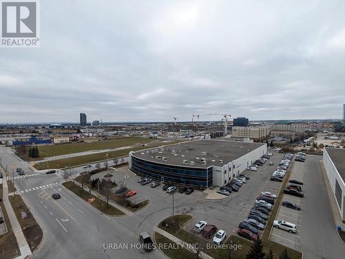 919 - 10 Honeycrisp Crescent, Vaughan, ON - Outdoor With View