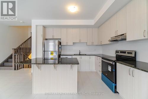 10 Melmar Street, Brampton, ON - Indoor Photo Showing Kitchen With Upgraded Kitchen