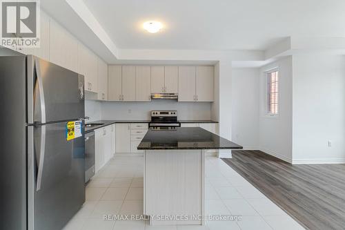 10 Melmar Street, Brampton, ON - Indoor Photo Showing Kitchen