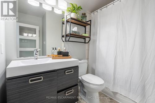 109 Main Street W, Grimsby, ON - Indoor Photo Showing Bathroom