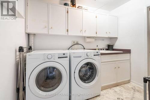 109 Main Street W, Grimsby, ON - Indoor Photo Showing Laundry Room