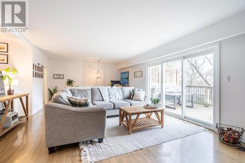 109 Main Street W, Grimsby, ON - Indoor Photo Showing Living Room