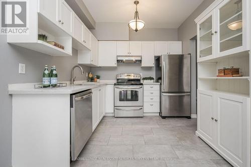 2320 Dalebrook Drive, Oakville, ON - Indoor Photo Showing Kitchen With Stainless Steel Kitchen With Upgraded Kitchen