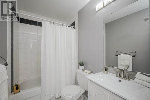 2320 Dalebrook Drive, Oakville, ON - Indoor Photo Showing Bathroom