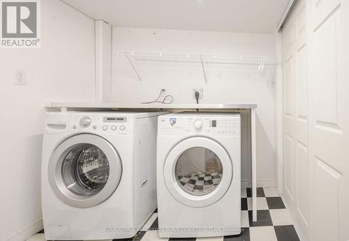 2320 Dalebrook Drive, Oakville, ON - Indoor Photo Showing Laundry Room