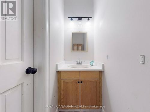 92 Nassau Street W, Oshawa, ON - Indoor Photo Showing Bathroom