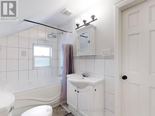 92 Nassau Street W, Oshawa, ON - Indoor Photo Showing Bathroom