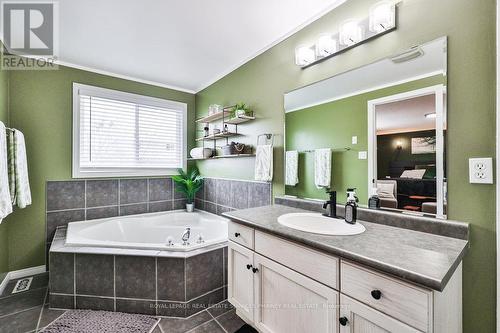 19 Tisdale Court, Kitchener, ON - Indoor Photo Showing Bathroom