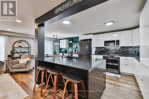 19 Tisdale Court, Kitchener, ON - Indoor Photo Showing Kitchen With Upgraded Kitchen