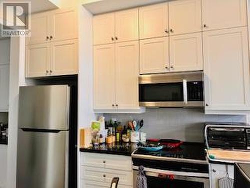 10 Seagrave Lane, Ajax, ON - Indoor Photo Showing Kitchen