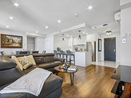 Vue d'ensemble - 1004-2855 Av. Du Cosmodôme, Laval (Chomedey), QC - Indoor Photo Showing Living Room