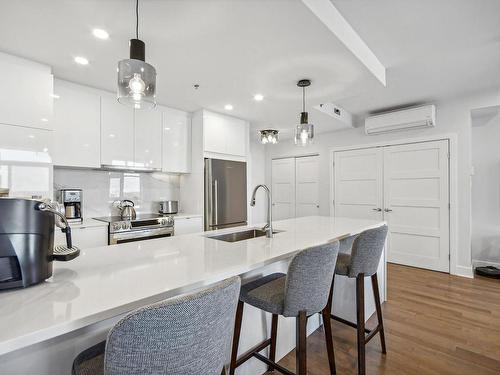 Cuisine - 1004-2855 Av. Du Cosmodôme, Laval (Chomedey), QC - Indoor Photo Showing Kitchen With Upgraded Kitchen