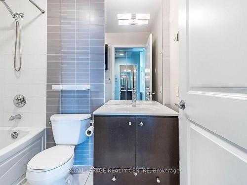 1210-225 Sherway Gardens Rd, Toronto, ON - Indoor Photo Showing Bathroom