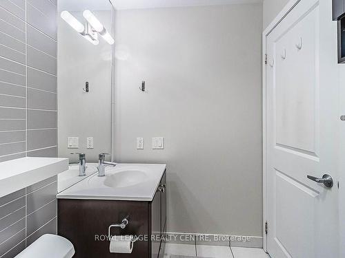 1210-225 Sherway Gardens Rd, Toronto, ON - Indoor Photo Showing Bathroom