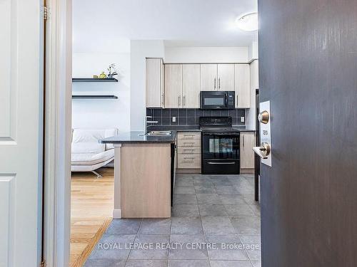 1210-225 Sherway Gardens Rd, Toronto, ON - Indoor Photo Showing Kitchen