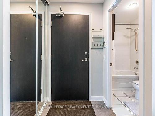 1210-225 Sherway Gardens Rd, Toronto, ON - Indoor Photo Showing Bathroom