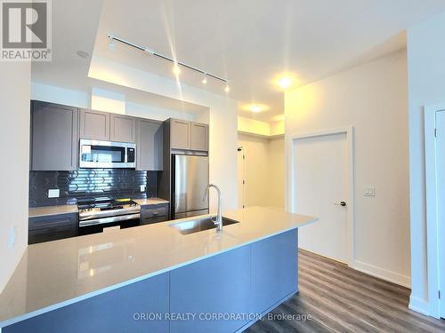 902 - 4130 Parkside Village Drive, Mississauga, ON - Indoor Photo Showing Kitchen