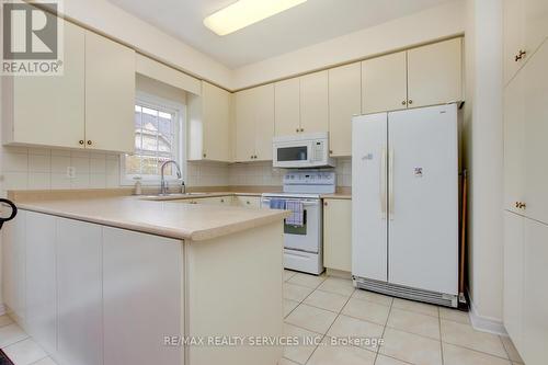 33 - 28 Calliandra Trail, Brampton, ON - Indoor Photo Showing Kitchen