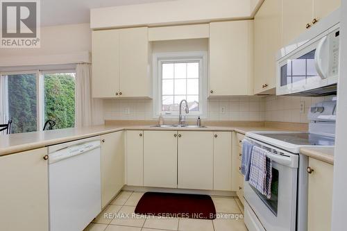 33 - 28 Calliandra Trail, Brampton, ON - Indoor Photo Showing Kitchen With Double Sink