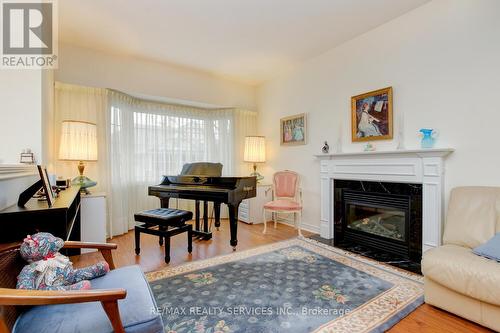 33 - 28 Calliandra Trail, Brampton, ON - Indoor Photo Showing Living Room With Fireplace